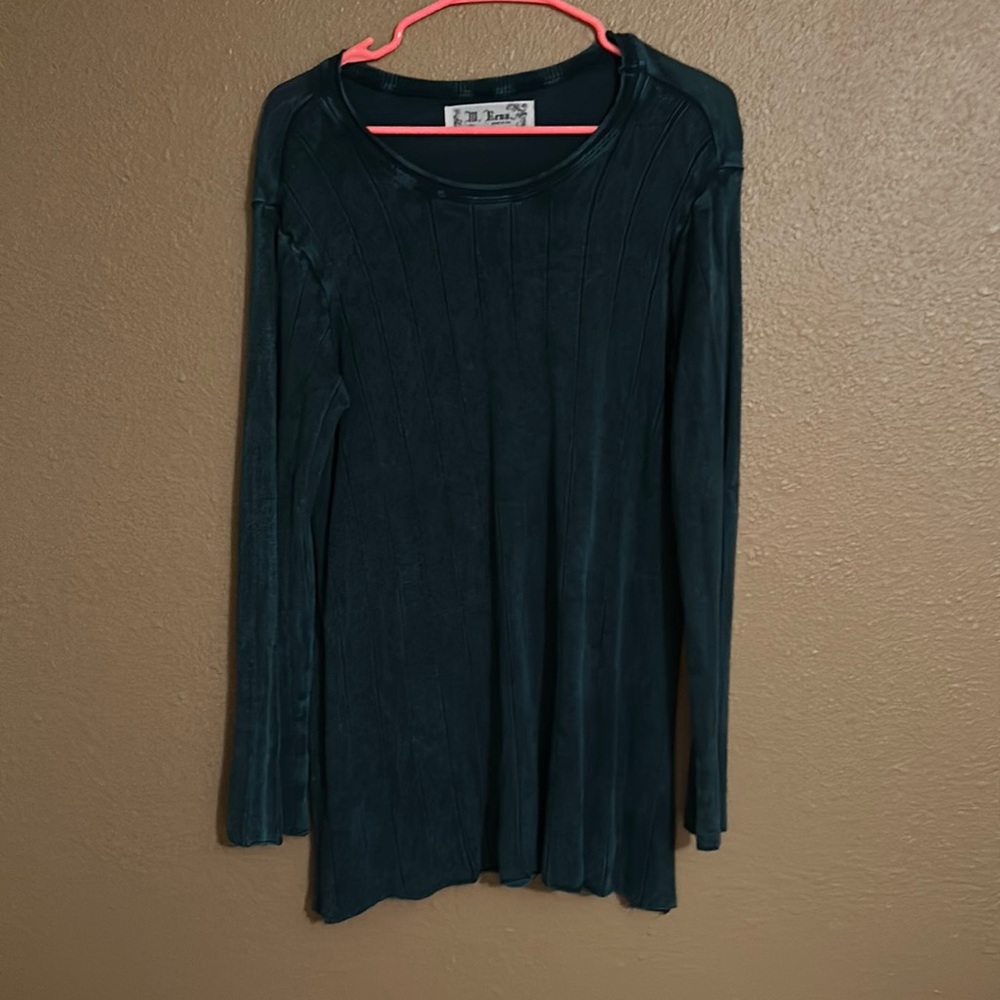 Green long sleeve light weight sweater